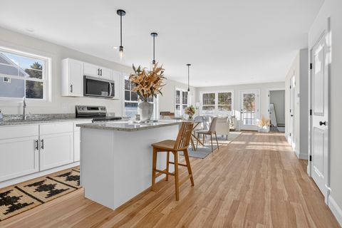 Photo of 17 Feldspar Lane #9, Cumberland, ME 04021 (MLS # 1653325)