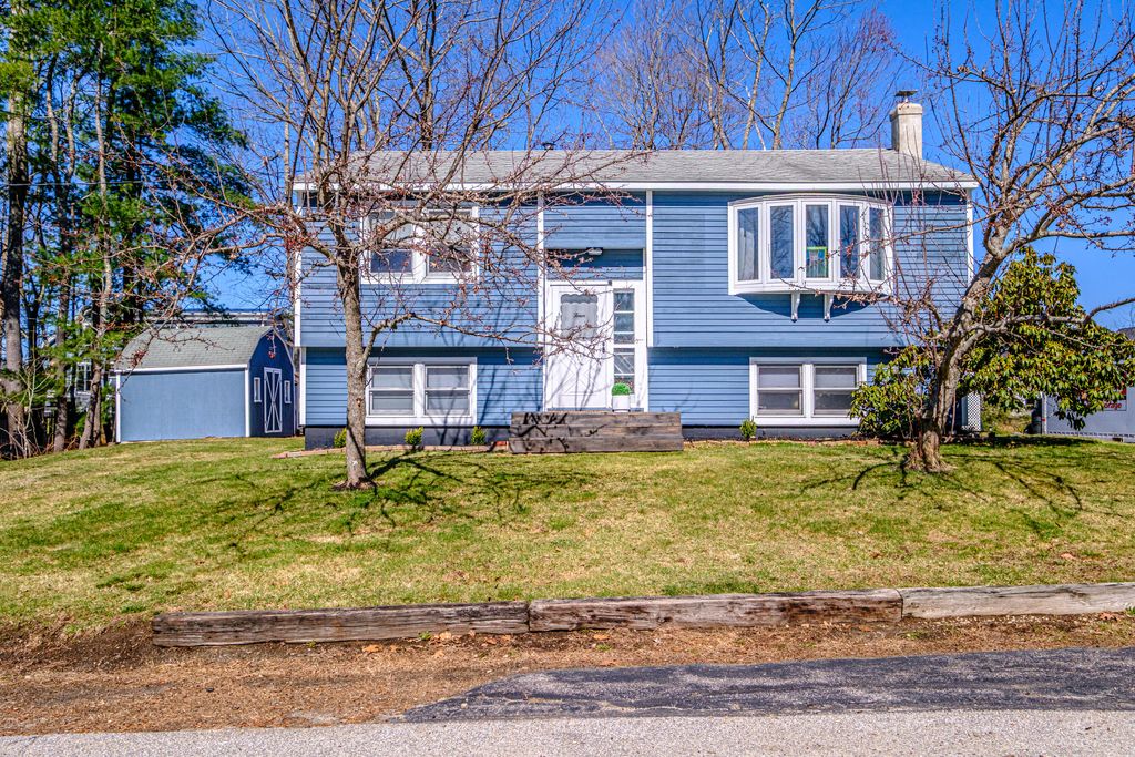 Photo of 4 Willow Avenue, Old Orchard Beach, ME 04064 (MLS # 1657145)