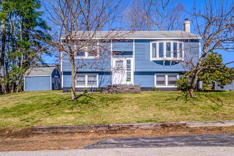 Photo of 4 Willow Avenue, Old Orchard Beach, ME 04064 (MLS # 1657145)