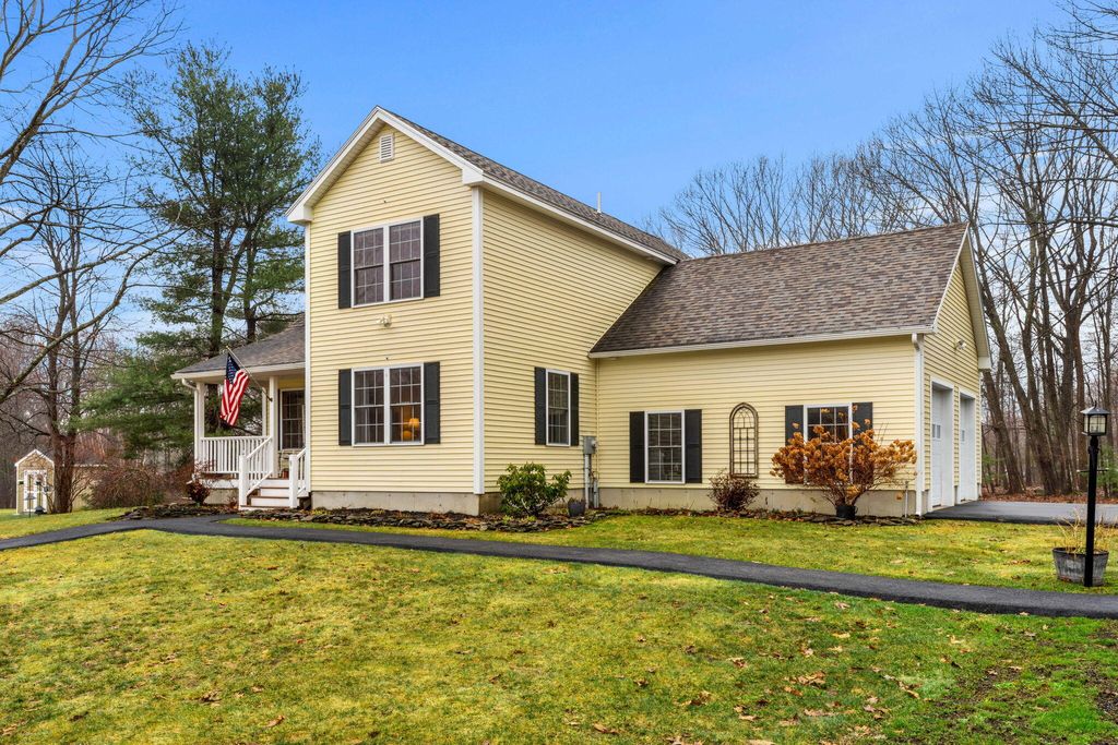 Photo of 9 Roseberry Lane, Kittery, ME 03904 (MLS # 1656908)