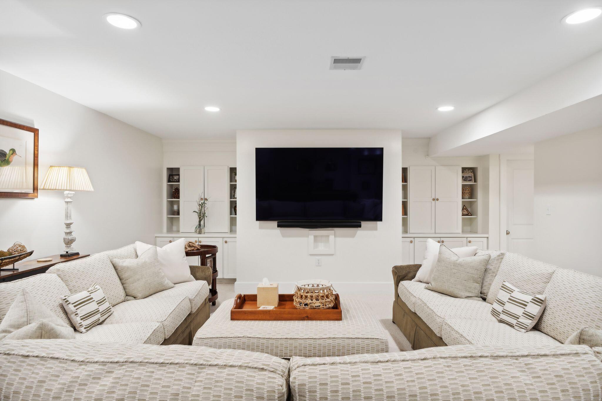 Naples, Maine, 04055, United States, 9 Bedrooms Bedrooms, ,8 BathroomsBathrooms,Residential,Active,2032447