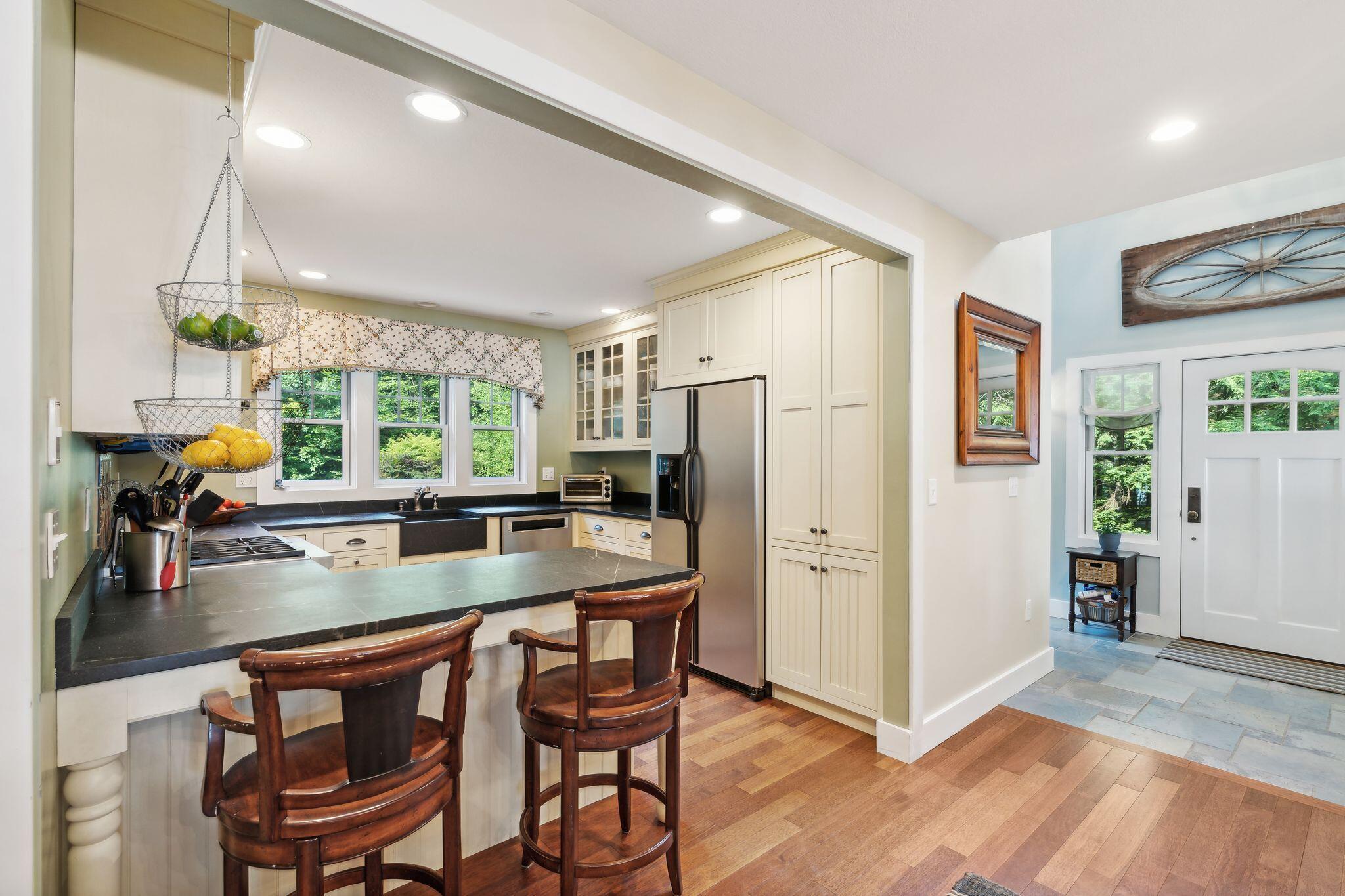 Naples, Maine, 04055, United States, 9 Bedrooms Bedrooms, ,8 BathroomsBathrooms,Residential,Active,2032447