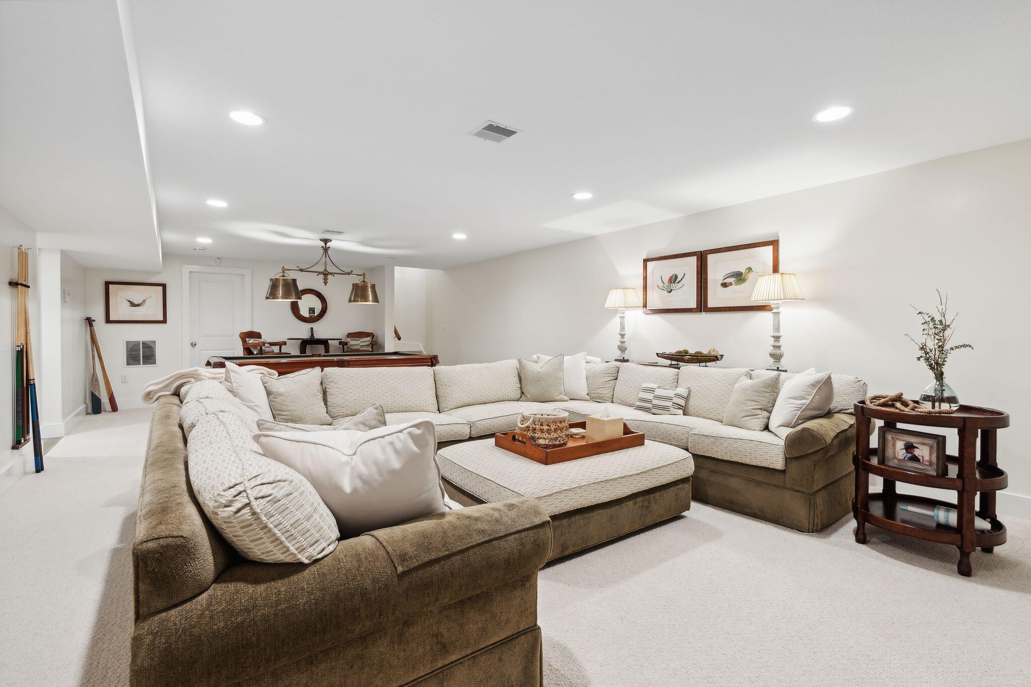 Naples, Maine, 04055, United States, 9 Bedrooms Bedrooms, ,8 BathroomsBathrooms,Residential,Active,2032447