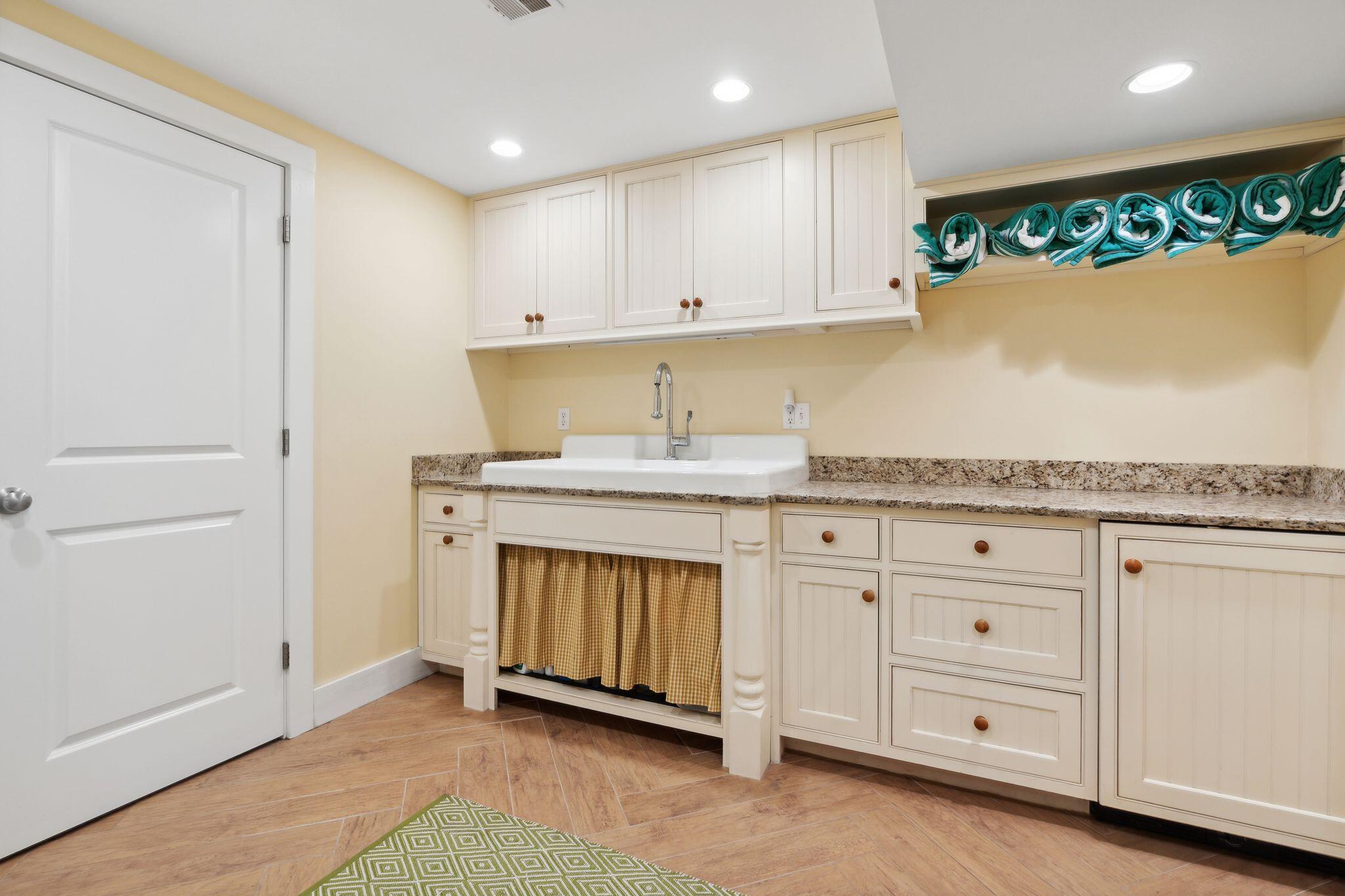 Naples, Maine, 04055, United States, 9 Bedrooms Bedrooms, ,8 BathroomsBathrooms,Residential,Active,2032447