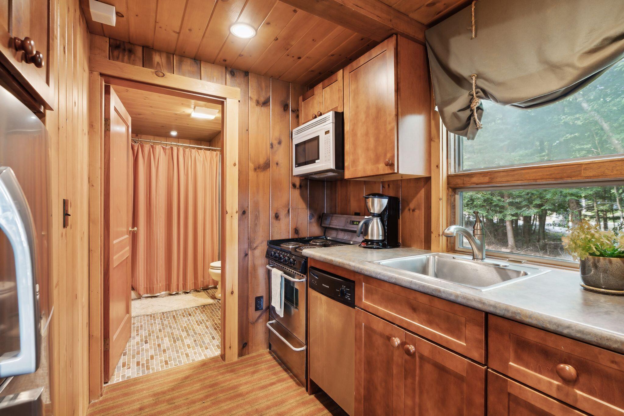 Naples, Maine, 04055, United States, 9 Bedrooms Bedrooms, ,8 BathroomsBathrooms,Residential,Active,2032447