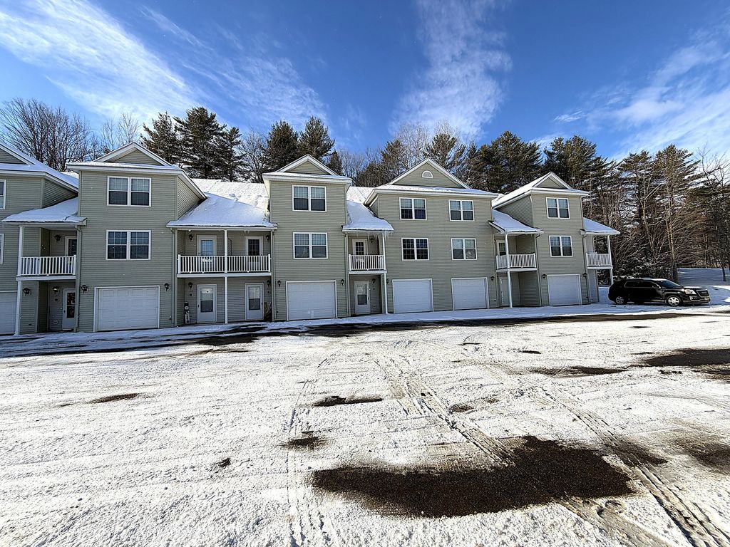 Photo of 21 Ledges Court #21, Lewiston, ME 04240 (MLS # 1649489)
