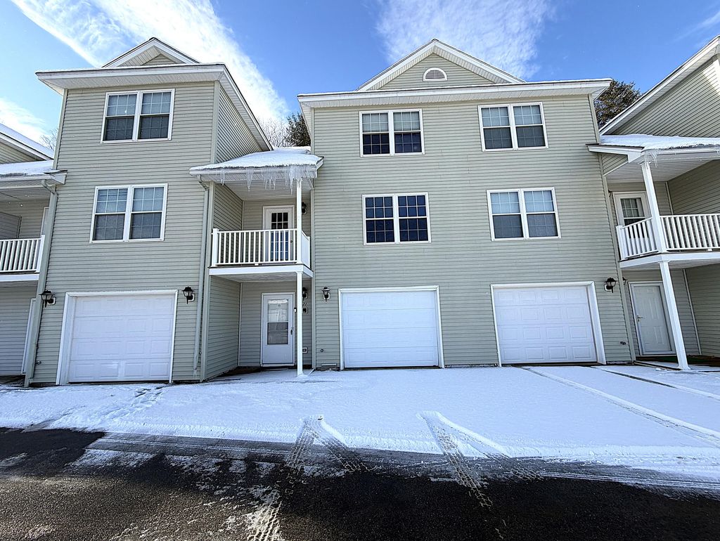 Photo of 21 Ledges Court #21, Lewiston, ME 04240 (MLS # 1649489)