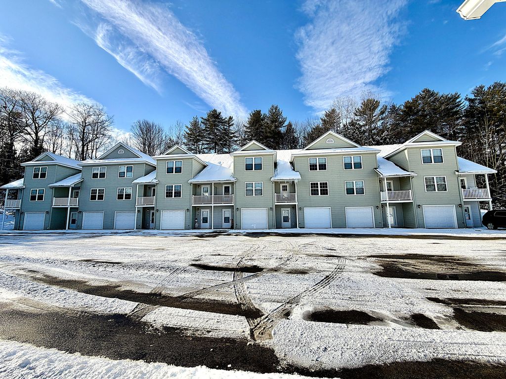 Photo of 21 Ledges Court #21, Lewiston, ME 04240 (MLS # 1649489)