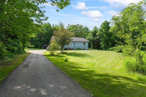 Photo of 535 S Witham Road, Auburn, ME 04210 (MLS # 1646027)