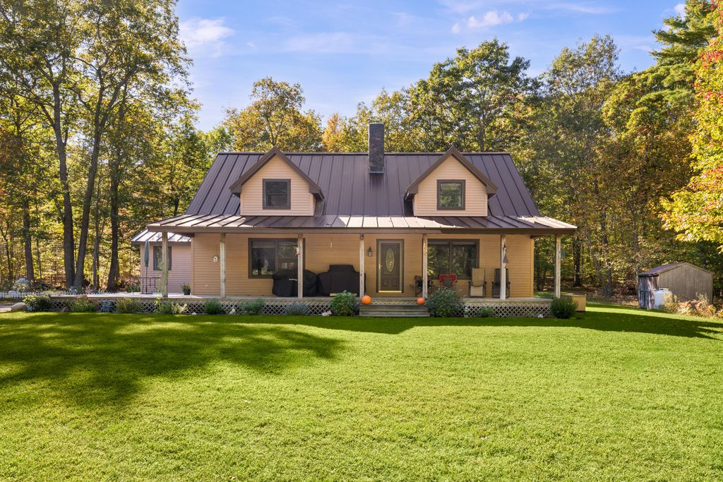 Photo of 28 Oak Drive, Gray, ME 04039 (MLS # 1640077)