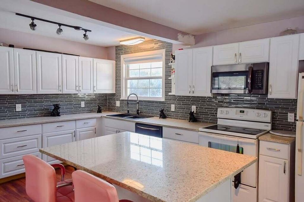 Photo of 1114 Pushaw Road, Glenburn, ME 04401 (MLS # 1649194)