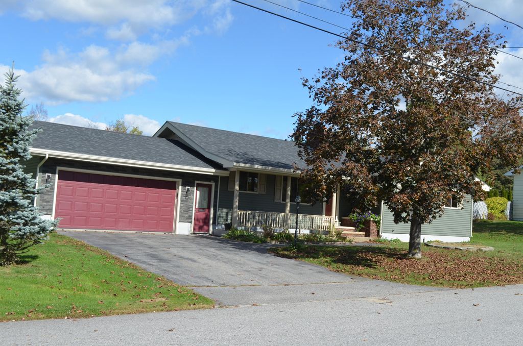 Photo of 20 Ventura Street, Lewiston, ME 04240 (MLS # 1640159)
