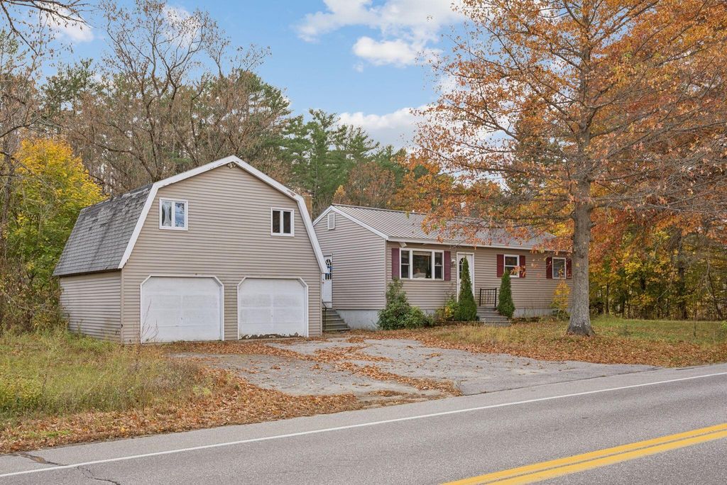 Photo of 189 Grove Street, Lewiston, ME 04240 (MLS # 1641921)