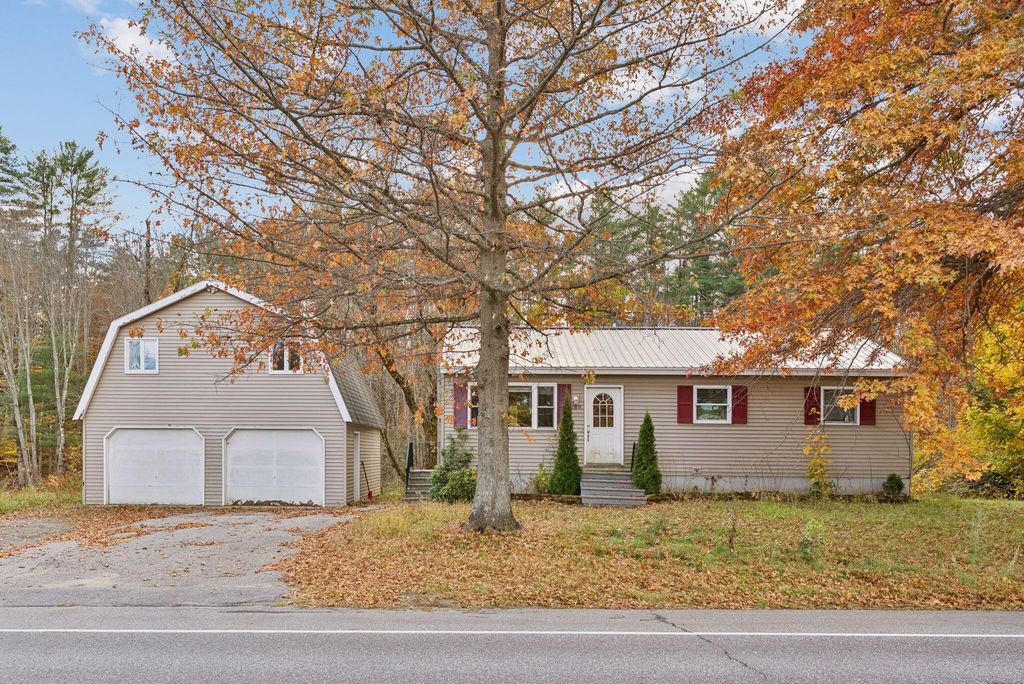 Photo of 189 Grove Street, Lewiston, ME 04240 (MLS # 1641921)