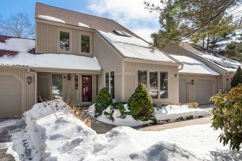 Photo of 37 Wildwood Drive #37, Cape Elizabeth, ME 04107 (MLS # 1653394)