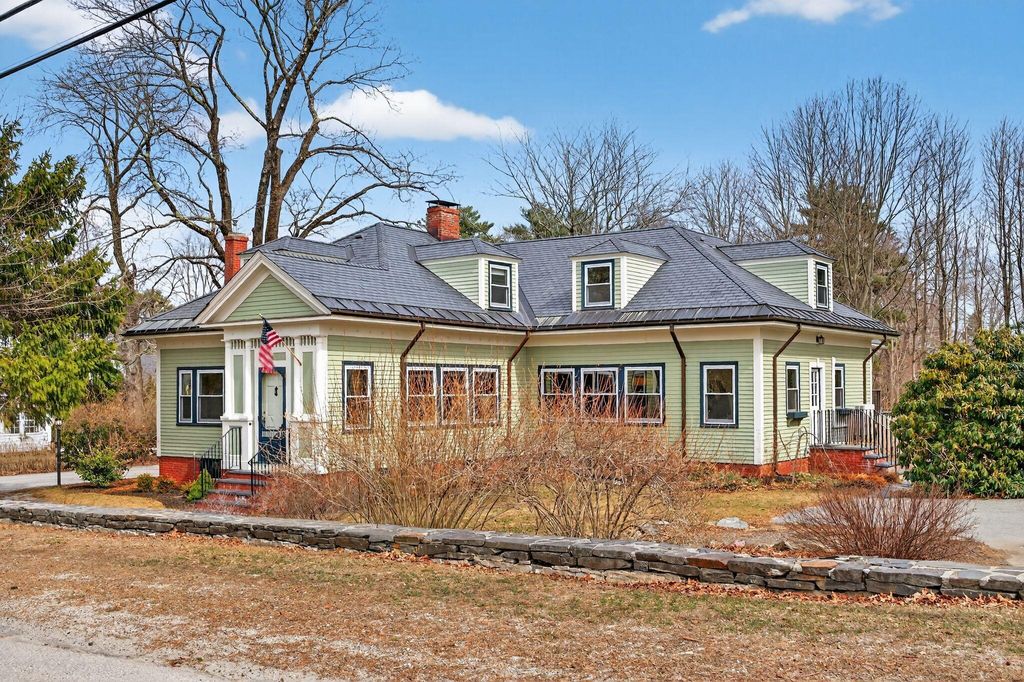 Photo of 93 Foreside Road, Falmouth, ME 04105 (MLS # 1655854)