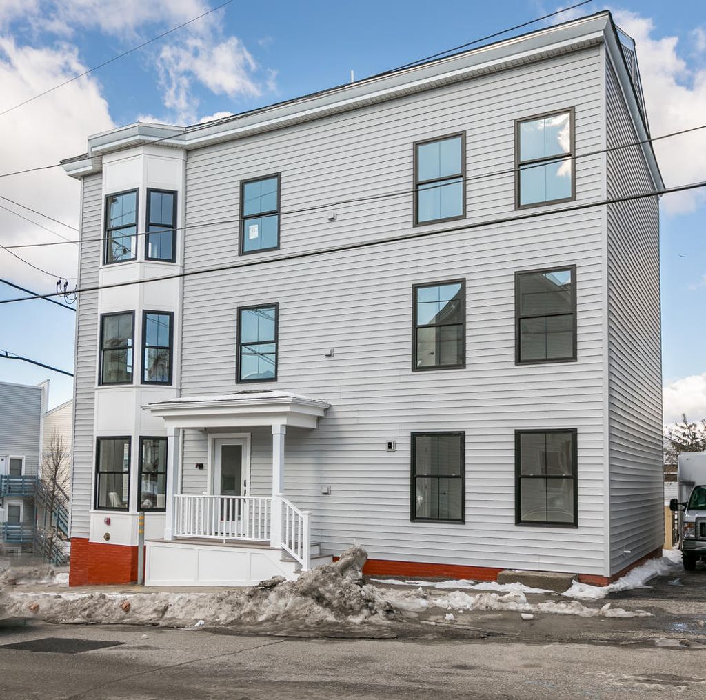 Photo of 35 E Oxford Street #2, Portland, ME 04101 (MLS # 1640799)