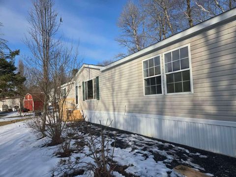 Photo of 10 Overlook Drive, Bowdoin, ME 04287 (MLS # 1655957)