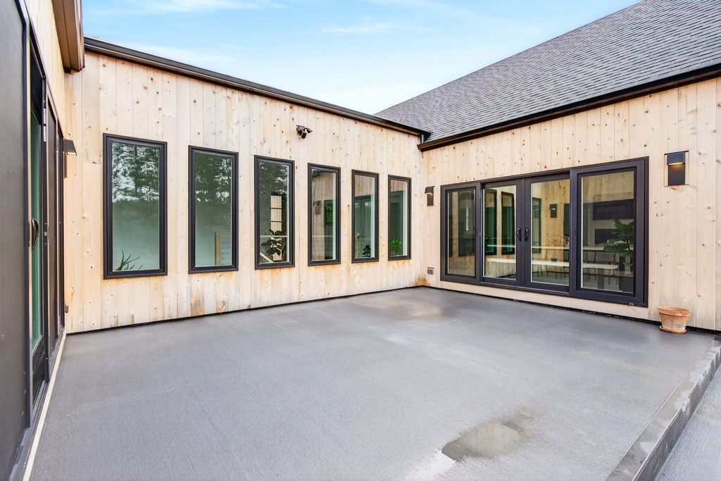 Photo of 140 Longwoods Road, Falmouth, ME 04105 (MLS # 1656173)