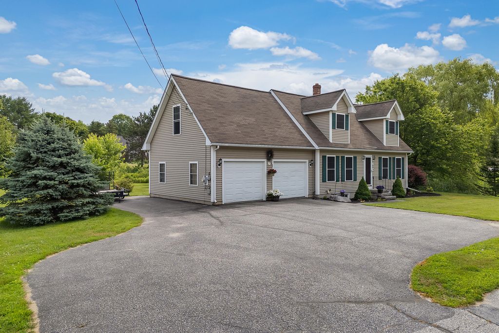 Photo of 38 Fairview Avenue, Auburn, ME 04210 (MLS # 1630018)