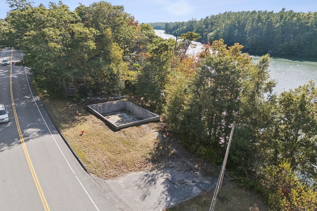 Photo of 646 Gurnet Road, Brunswick, ME 04011 (MLS # 1657044)