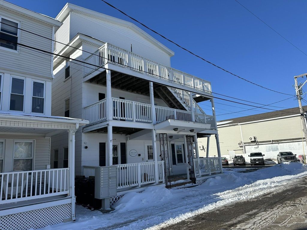 Photo of 5 Kinney Avenue #304, Old Orchard Beach, ME 04064 (MLS # 1653041)