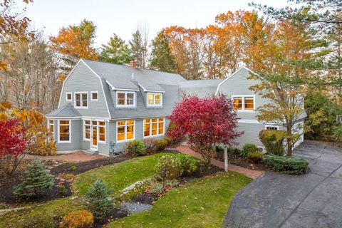 Photo of 89 Oakmont Drive, Falmouth, ME 04105 (MLS # 1645721)