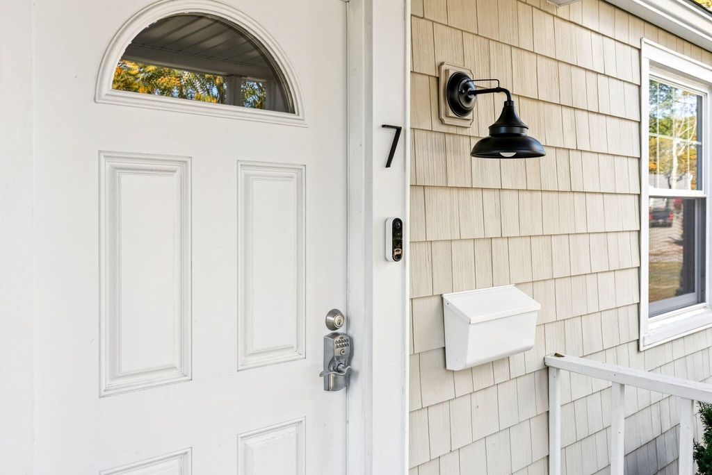 Photo of 7 Farm Hill Road, Cape Elizabeth, ME 04107 (MLS # 1642339)