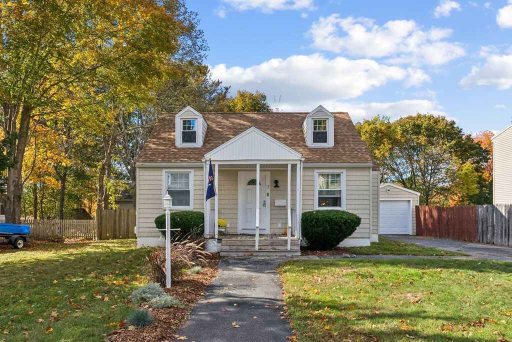 Photo of 7 Farm Hill Road, Cape Elizabeth, ME 04107 (MLS # 1642339)