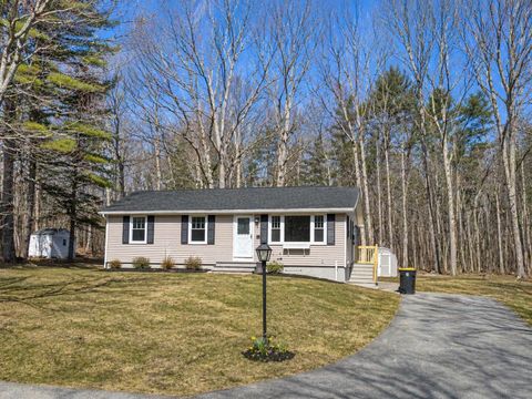 Photo of 6 Castle Terrace, Scarborough, ME 04074 (MLS # 1650453)