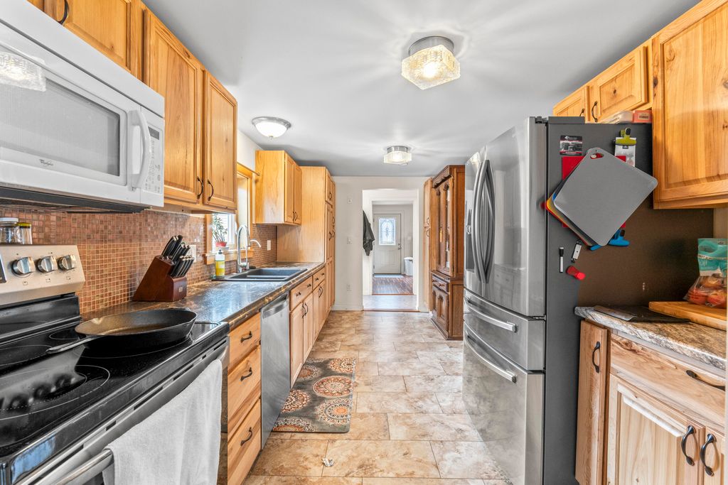 Photo of 226 Somerset Avenue, Pittsfield, ME 04967 (MLS # 1656656)