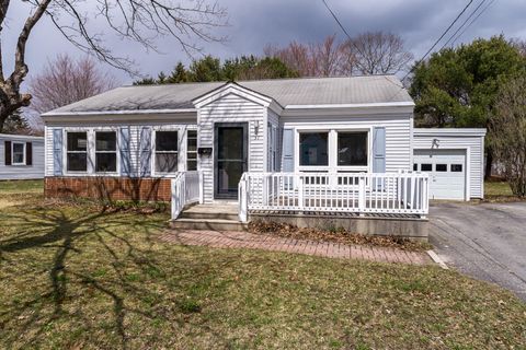 Photo of 37 Moore Avenue, Brunswick, ME 04011 (MLS # 1659006)