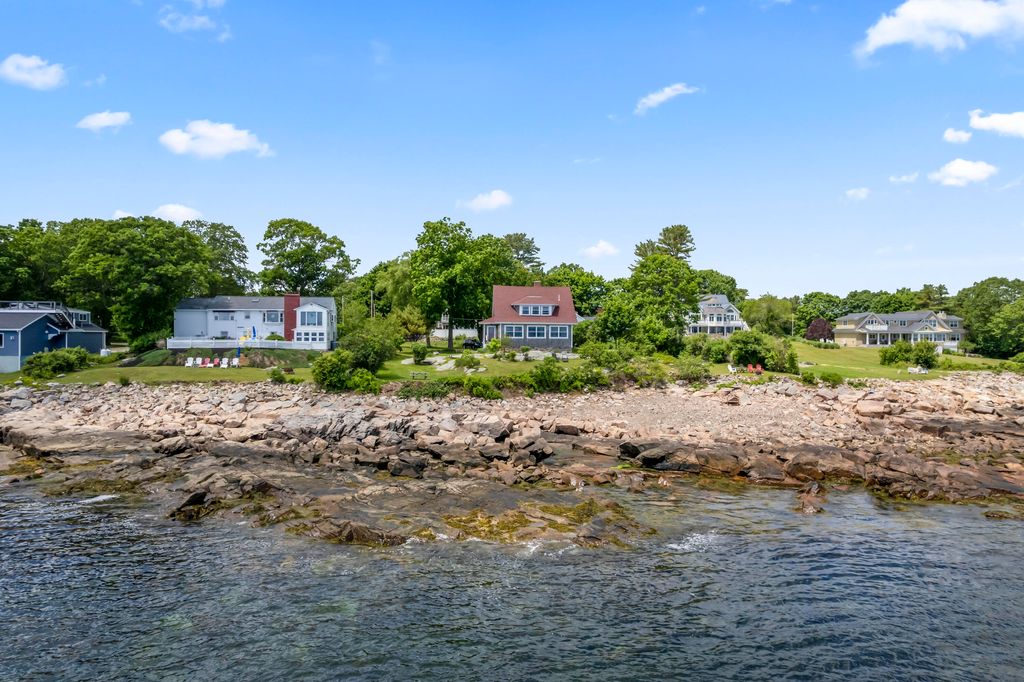 Photo of 4 Hamlin Place, York, ME 03909 (MLS # 1649287)