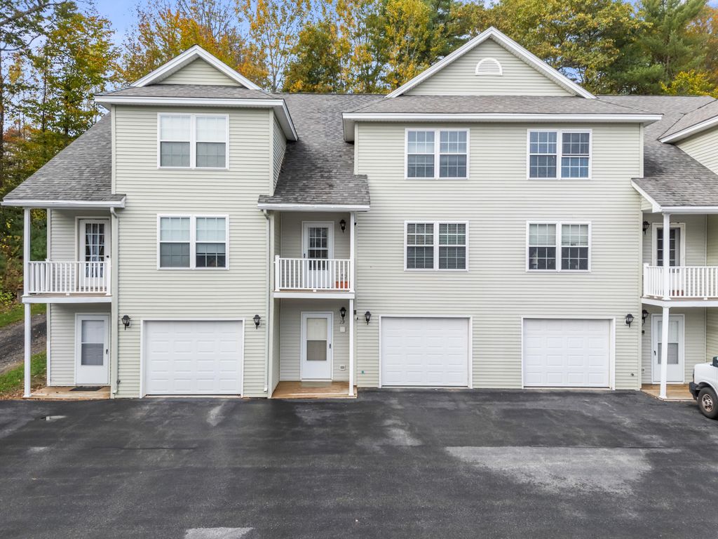Photo of 29 Ledges Court #29, Lewiston, ME 04240 (MLS # 1641075)