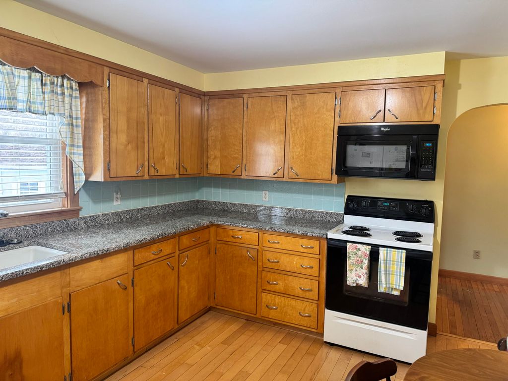 Photo of 9 Greenacre Road, Old Orchard Beach, ME 04064 (MLS # 1653957)