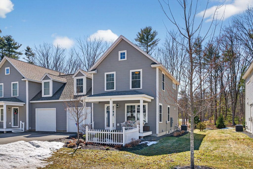Photo of 17 Webhannet Place #11, Kennebunk, ME 04043 (MLS # 1654696)