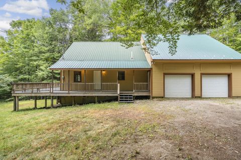 Photo of 2 Cobble Hill Road, Paris, ME 04281 (MLS # 1637140)