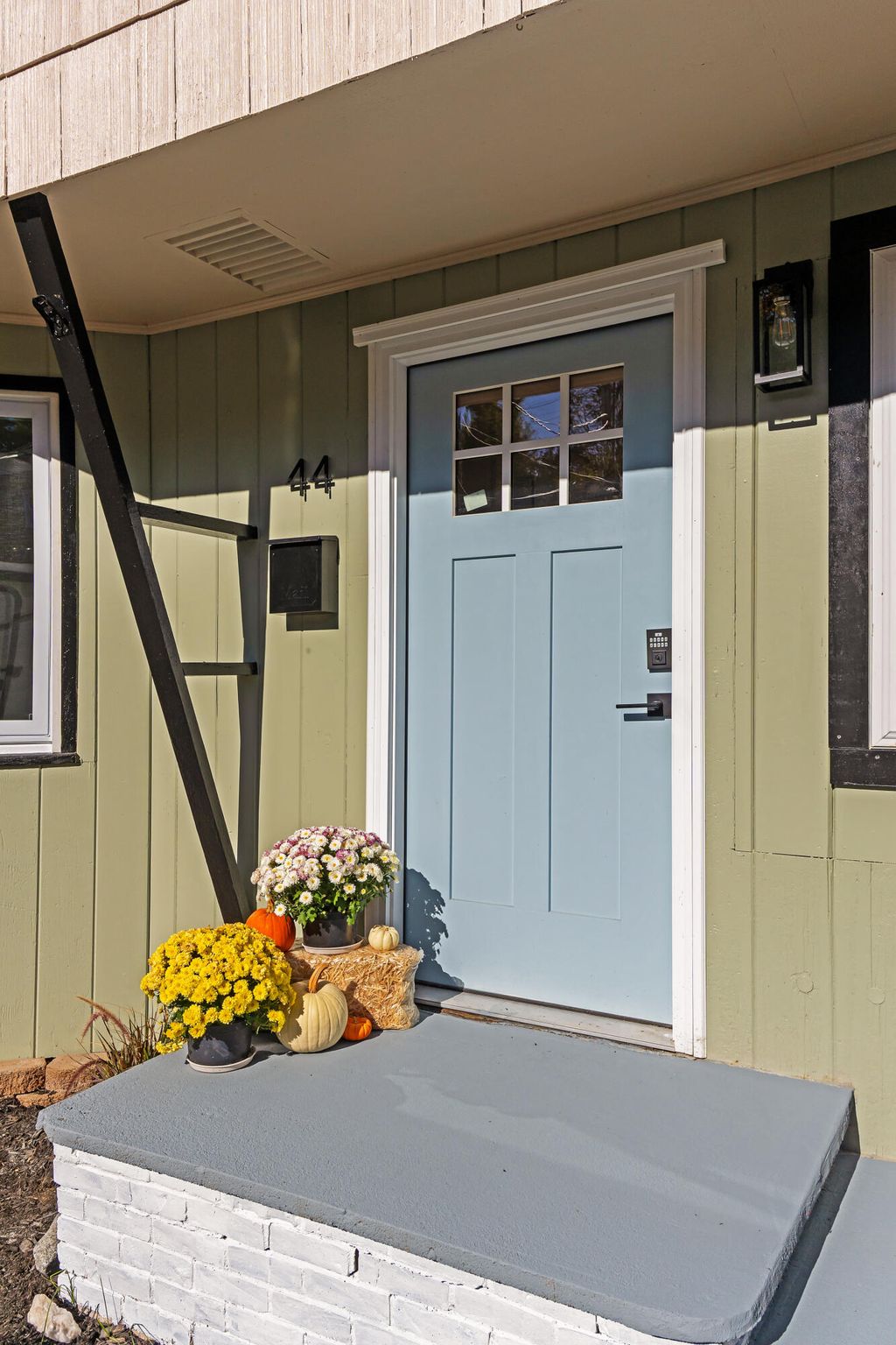 Photo of 44 Sixth Street, Auburn, ME 04210 (MLS # 1640037)
