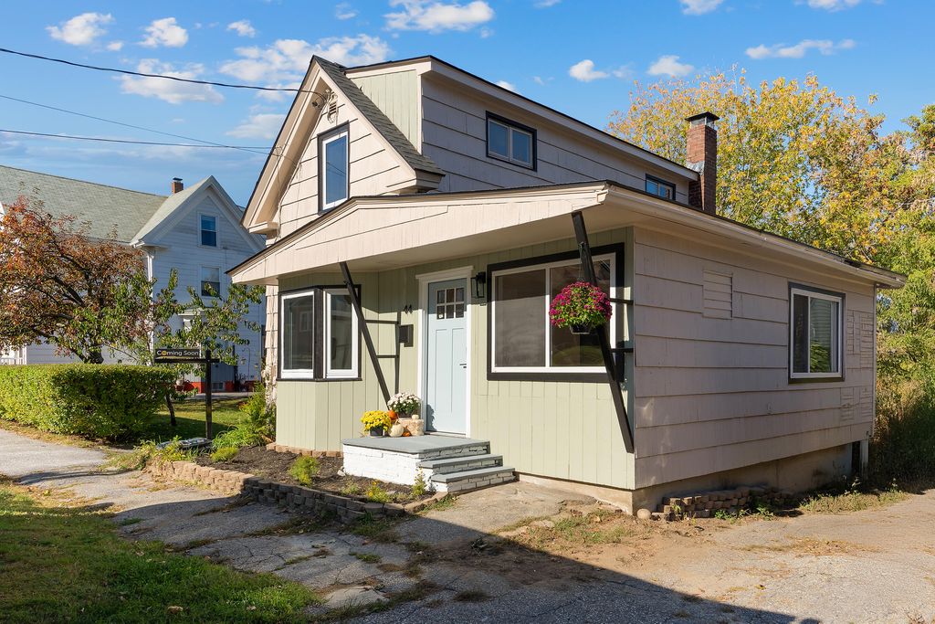 Photo of 44 Sixth Street, Auburn, ME 04210 (MLS # 1640037)