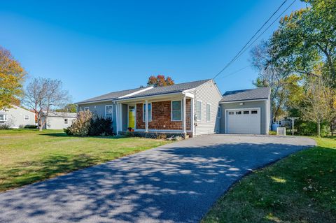 Photo of 10 Crescent View Avenue, Cape Elizabeth, ME 04107 (MLS # 1641524)