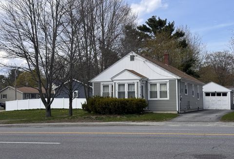 Photo of 234 Russell Street, Lewiston, ME 04240 (MLS # 1662171)