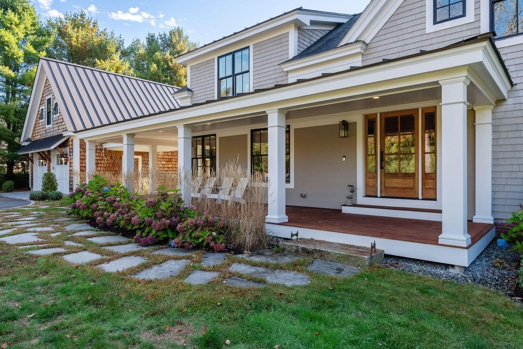 Photo of 263 Foreside Road, Falmouth, ME 04105 (MLS # 1640491)