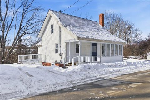 Photo of 18 Lincoln Street, Richmond, ME 04357 (MLS # 1650244)
