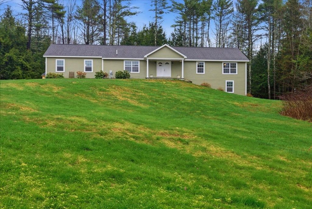 Photo of 13 Bowdoin Drive, Lewiston, ME 04240 (MLS # 1660239)