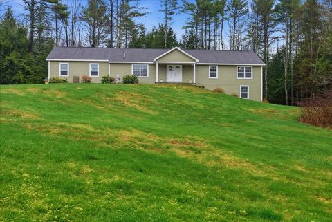 Photo of 13 Bowdoin Drive, Lewiston, ME 04240 (MLS # 1660239)