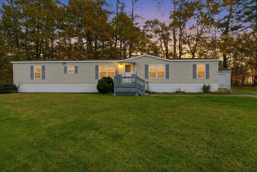 Photo of 7 Toby Place, Lewiston, ME 04240 (MLS # 1641303)