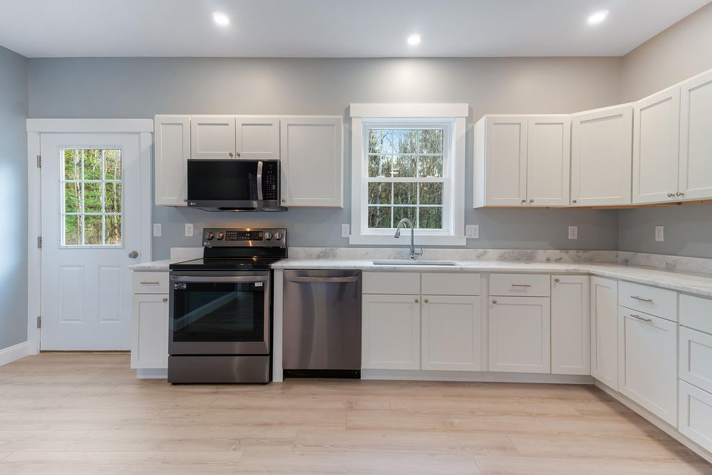 Photo of 13 Glenview Drive, Sabattus, ME 04280 (MLS # 1658058)