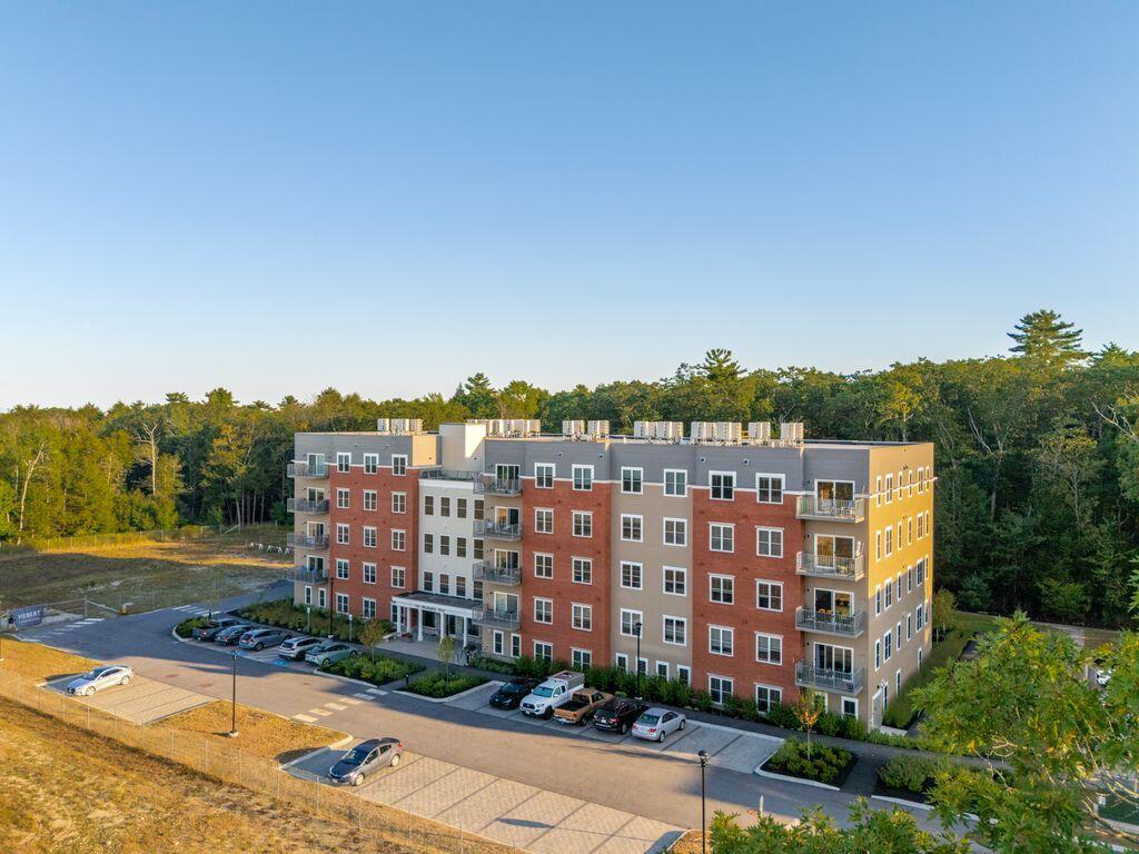 65 McAuley Way 406