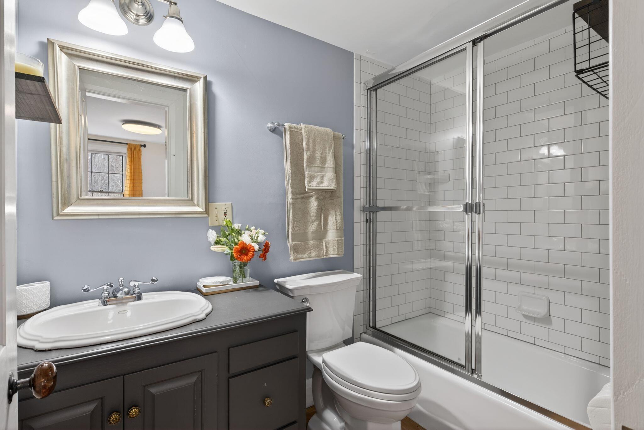 Falmouth, Maine, 04105, United States, 5 Bedrooms Bedrooms, ,6 BathroomsBathrooms,Residential,Pending,2041795
