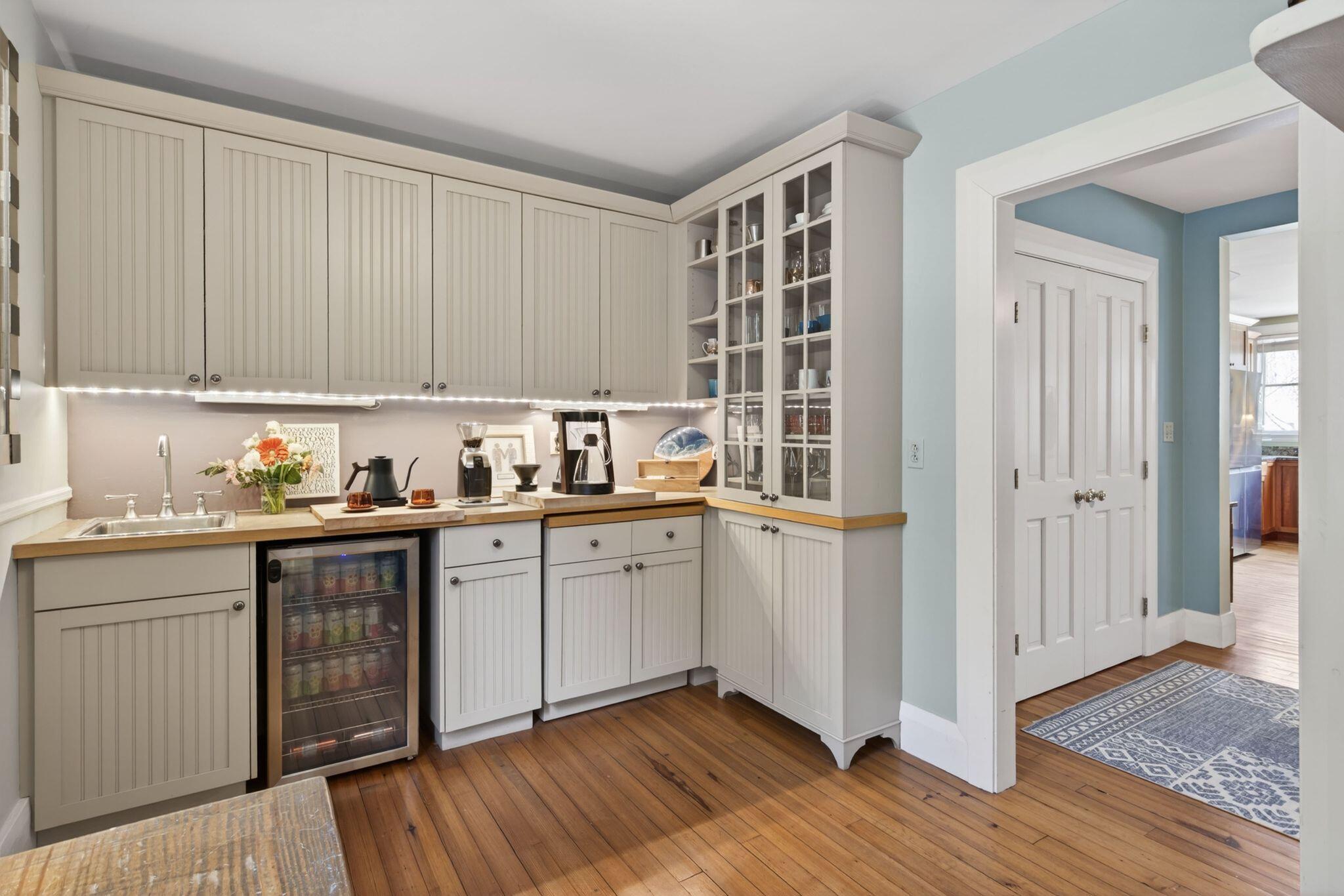 Falmouth, Maine, 04105, United States, 5 Bedrooms Bedrooms, ,6 BathroomsBathrooms,Residential,Pending,2041795